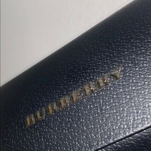 BURBERRY SUNGLASS CASE